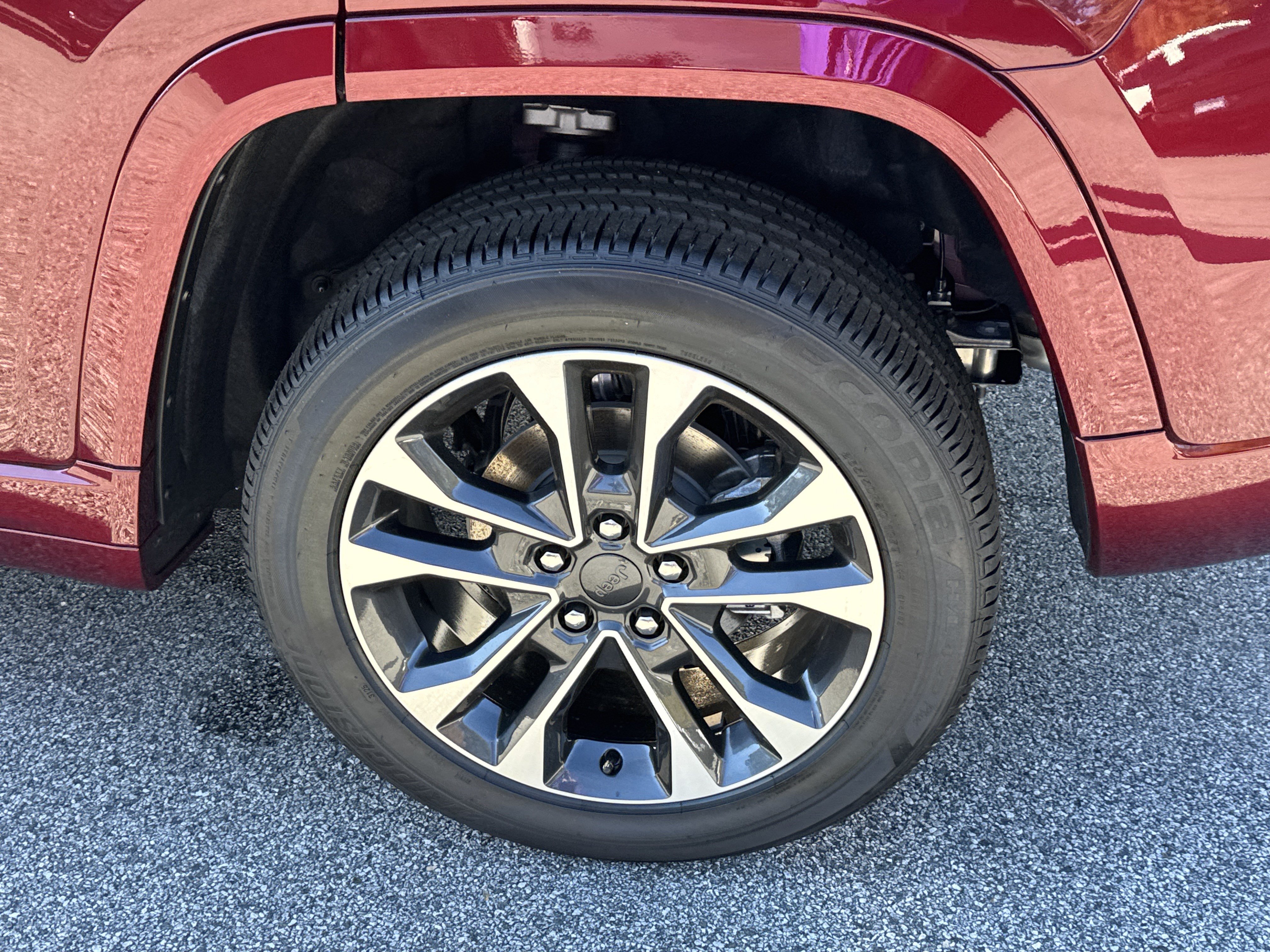 New 2025 Jeep Grand Cherokee Overland w/ Luxury Tech Group IV AWD/4WD image 13