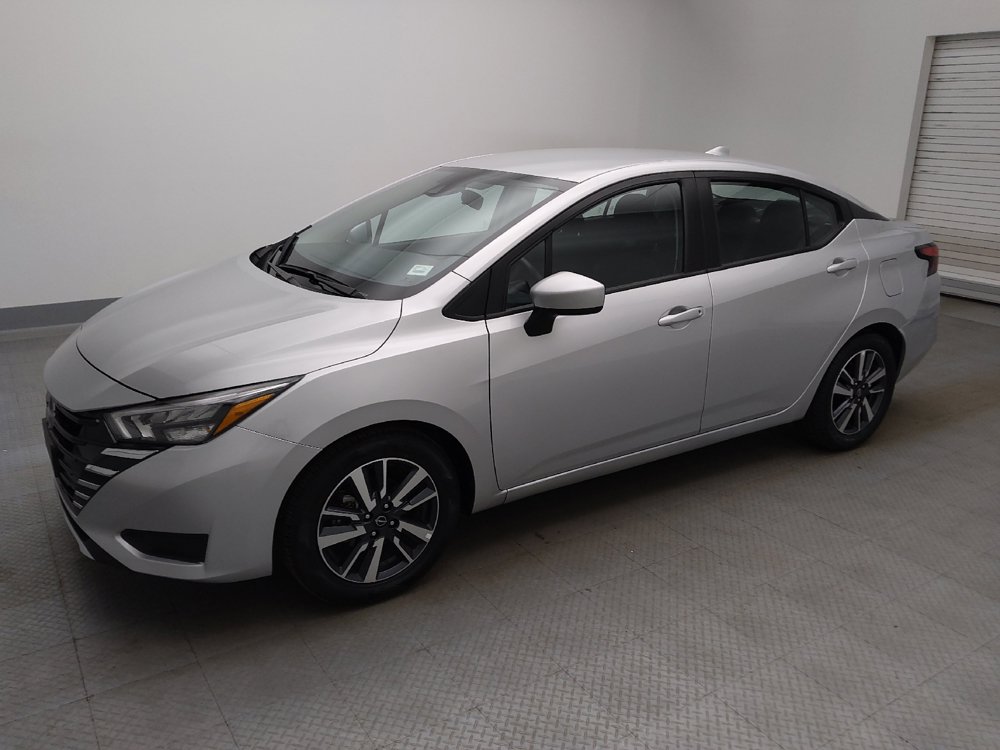 Used 2025 Nissan Versa SV FWD image 2