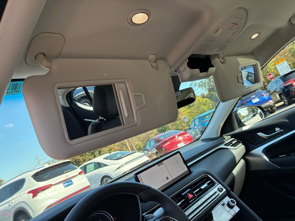 Used 2025 Genesis G70 2.5T image 43