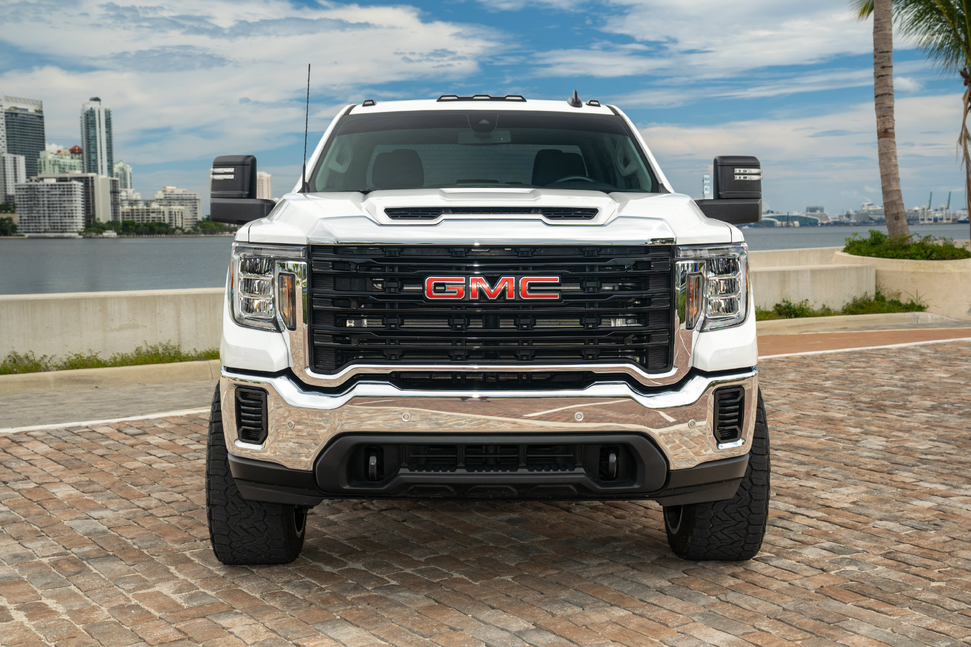 Used 2023 GMC Sierra 2500 Pro w/ Convenience Package AWD/4WD image 3