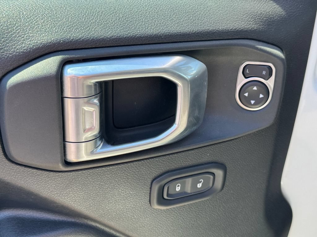 Used 2025 Jeep Wrangler Unlimited Sport AWD/4WD image 12