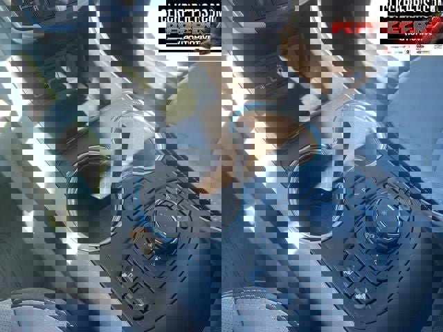 Used 2024 GMC Terrain SLT w/ Tech Package image 14