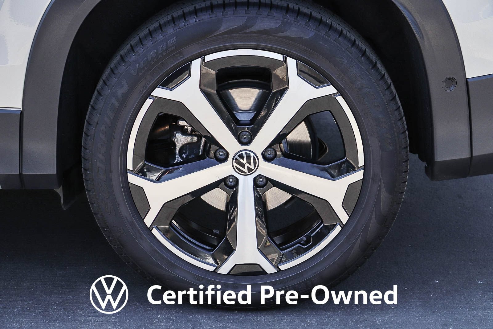 Used 2026 Volkswagen Tiguan SE FWD image 13