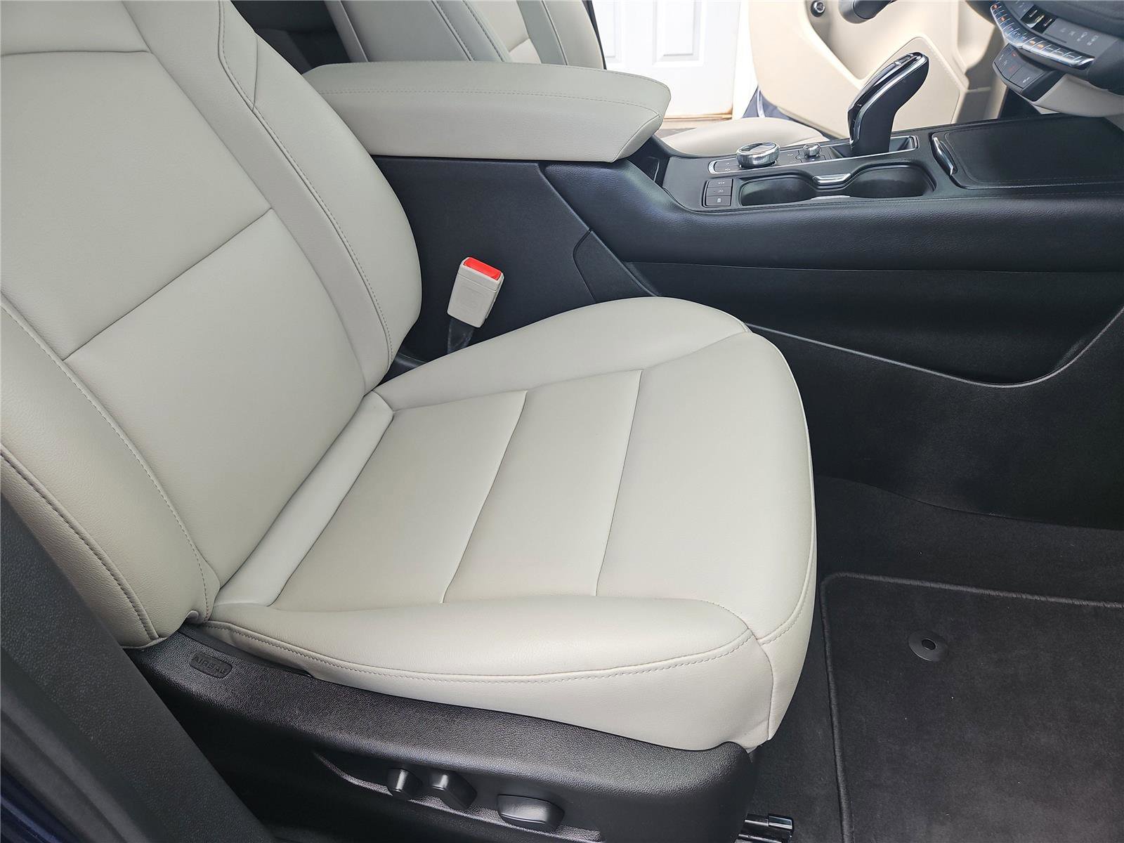 Used 2021 Cadillac XT4 Luxury AWD/4WD image 20