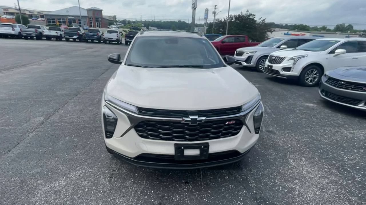 Used 2026 Chevrolet Trax RS w/ Sunroof Package FWD image 4