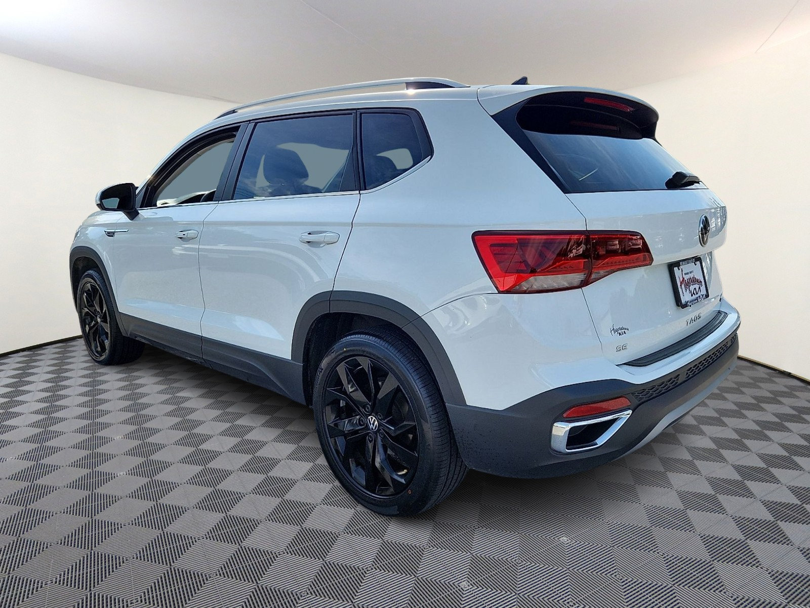Used 2023 Volkswagen Taos SE AWD/4WD image 4