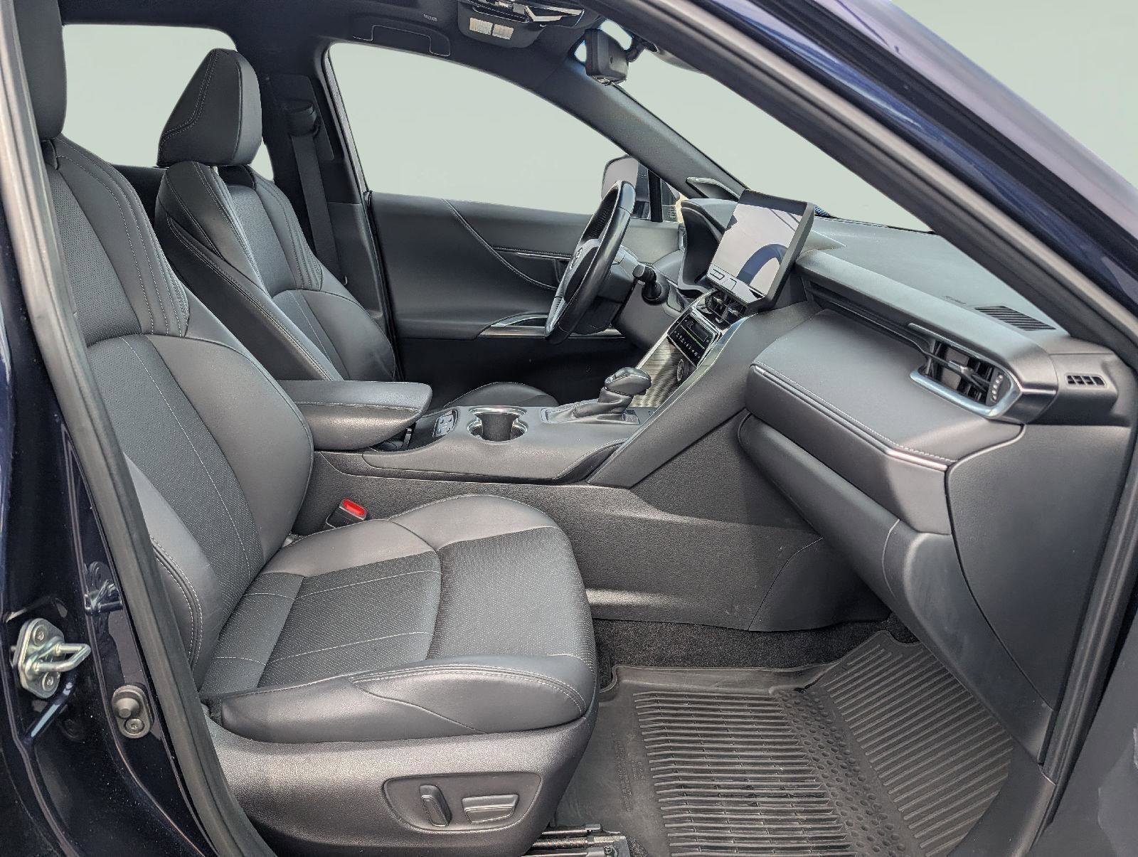 Used 2023 Toyota Venza Limited image 22