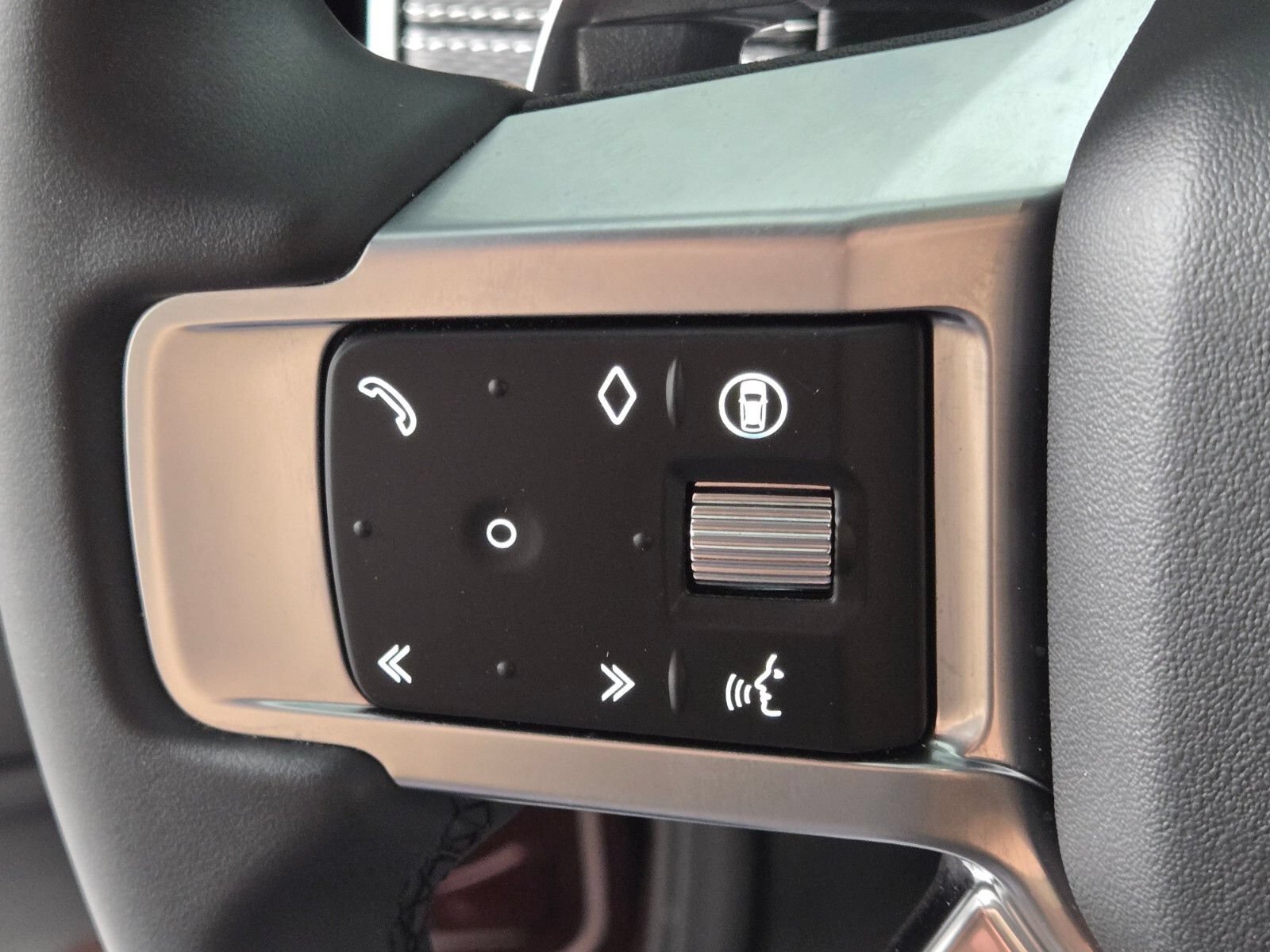 Used 2026 Land Rover Discovery Limited Edition AWD/4WD image 24