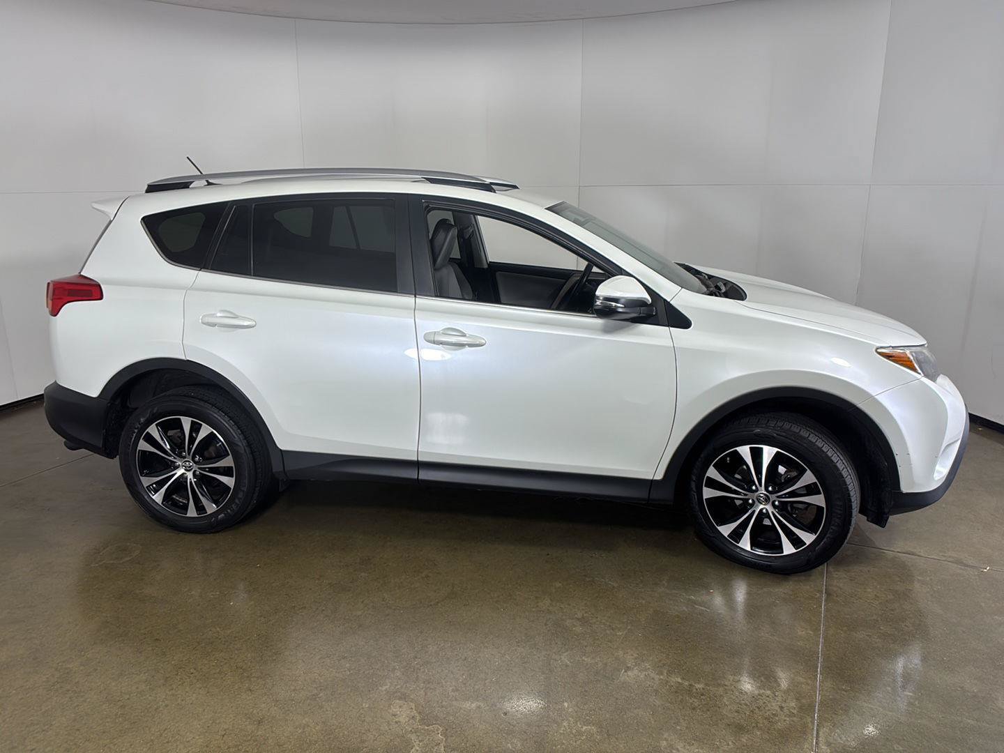 Used 2015 Toyota RAV4 Limited AWD/4WD image 9