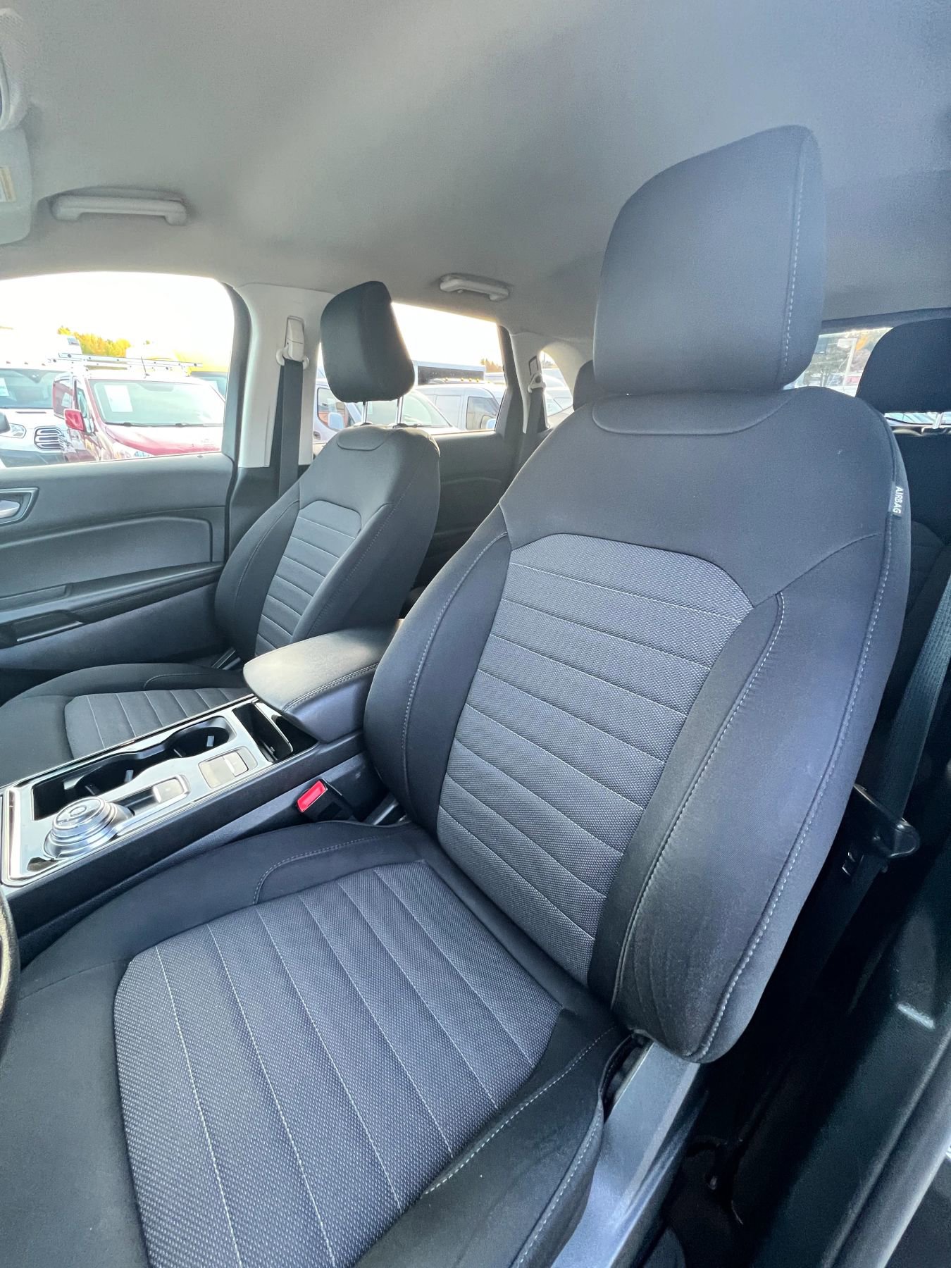 Used 2020 Ford Edge SE image 11