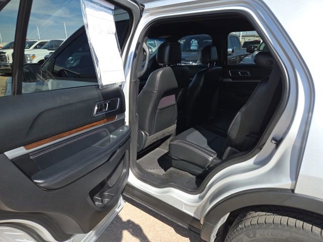 Used 2017 Ford Explorer Limited image 39
