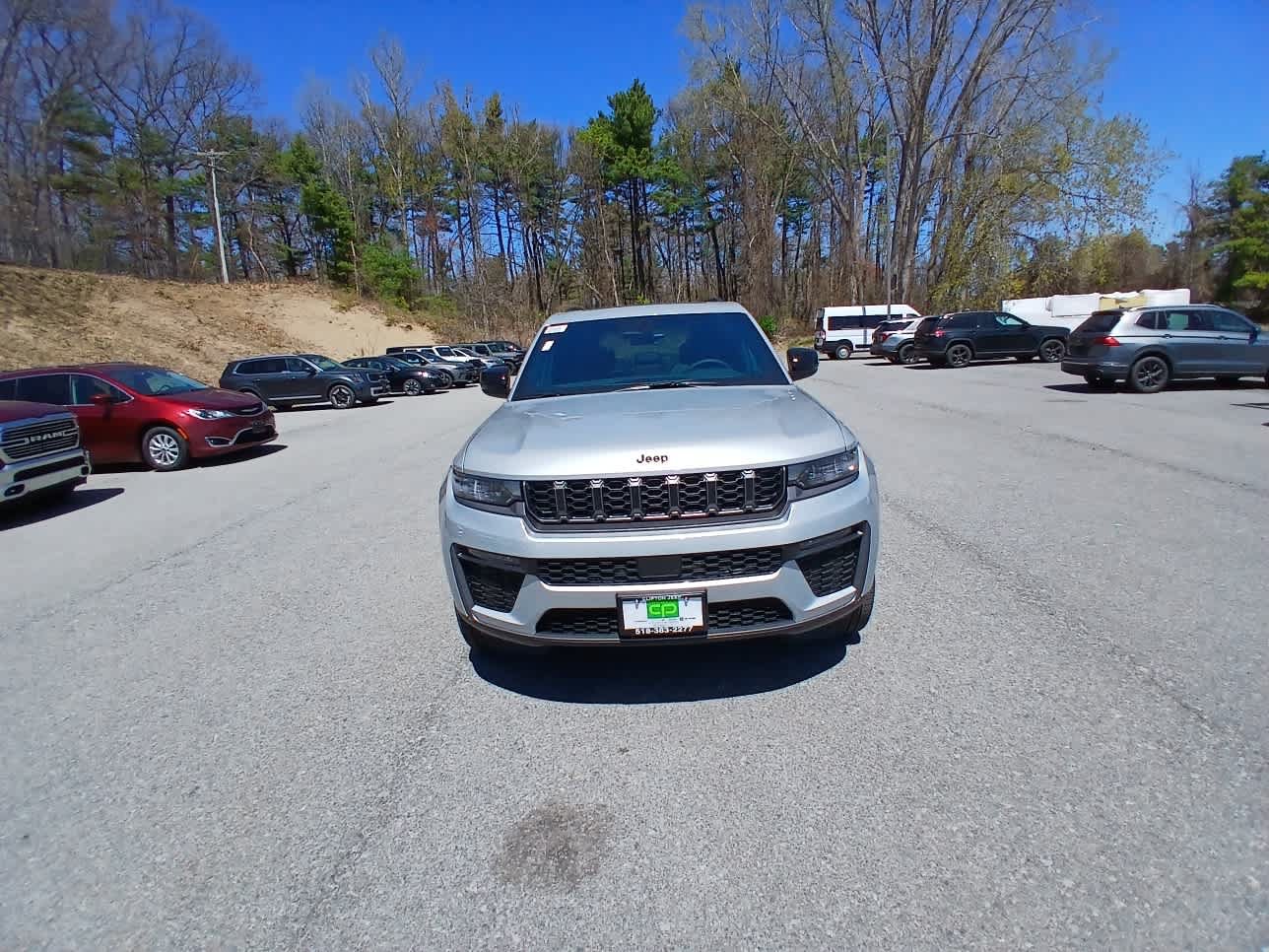 New 2026 Jeep Grand Cherokee Limited w/ Limited Altitude Package AWD/4WD image 2