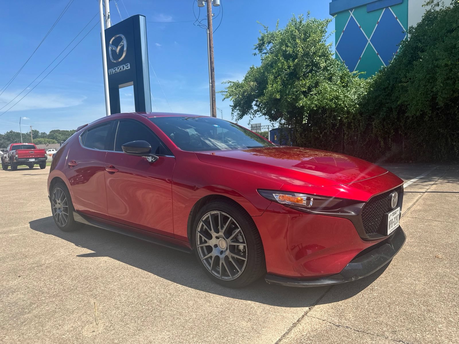 Used 2020 MAZDA MAZDA3 Hatchback w/ Appearance Package FWD image 2