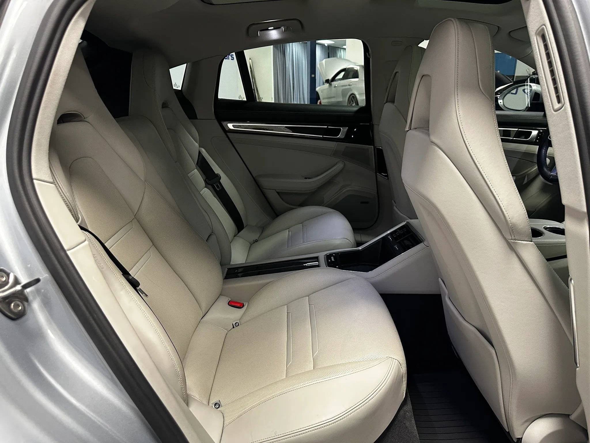 Used 2018 Porsche Panamera 4 w/ Premium Package Plus AWD/4WD image 20