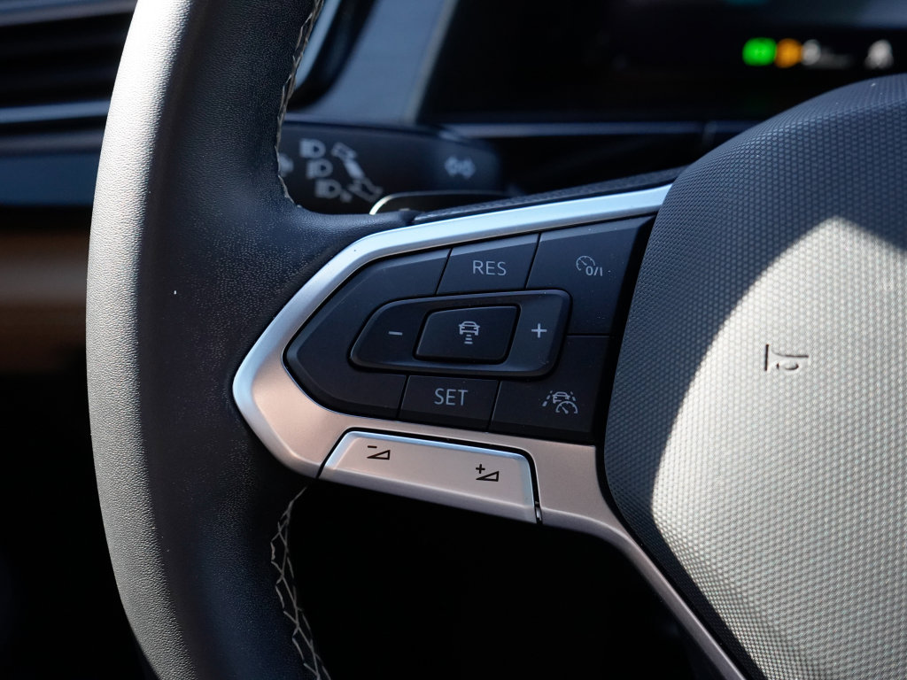 Used 2025 Volkswagen Atlas Cross Sport SE w/ Panoramic Sunroof Package image 19