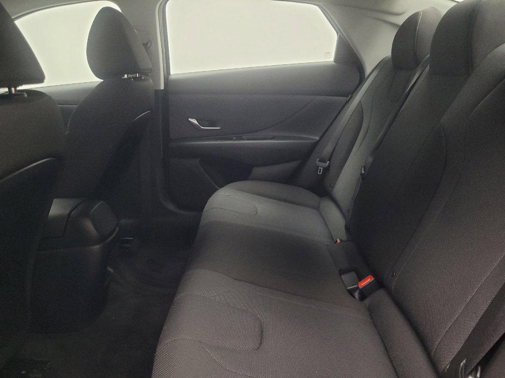Used 2024 Hyundai Elantra SE FWD image 18