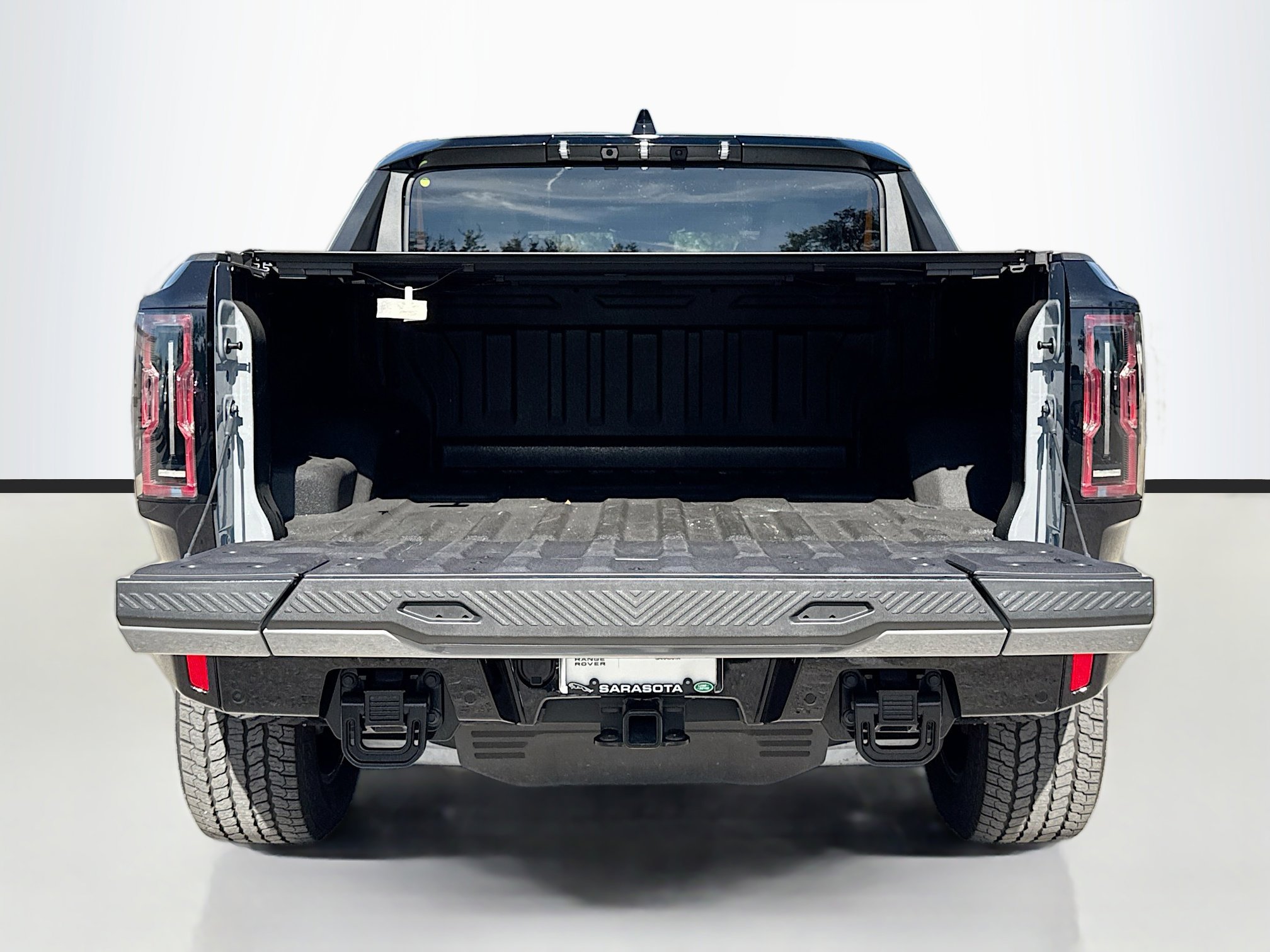 Used 2025 GMC Hummer EV 2X w/ LPO, Dark Essentials Package image 14