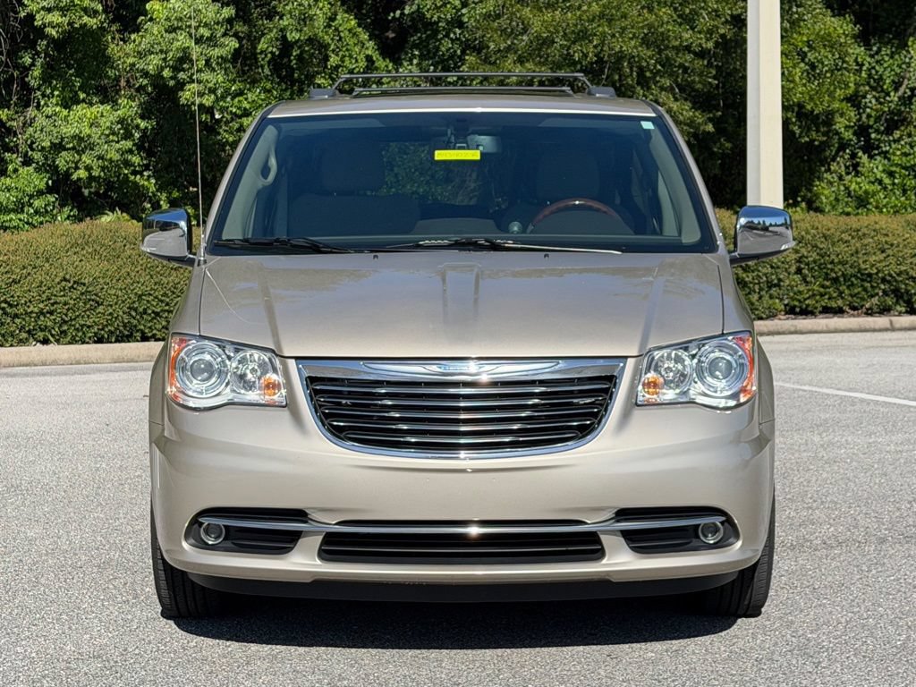 Used 2016 Chrysler Town & Country Limited Platinum FWD image 8