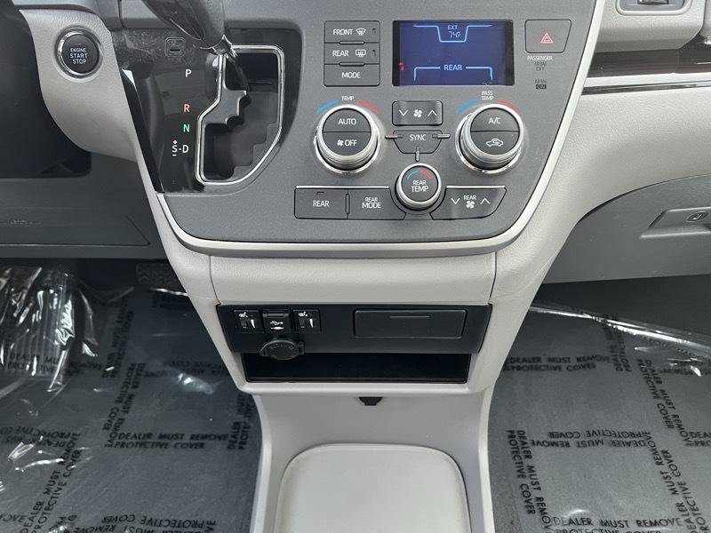 Used 2020 Toyota Sienna XLE FWD image 21