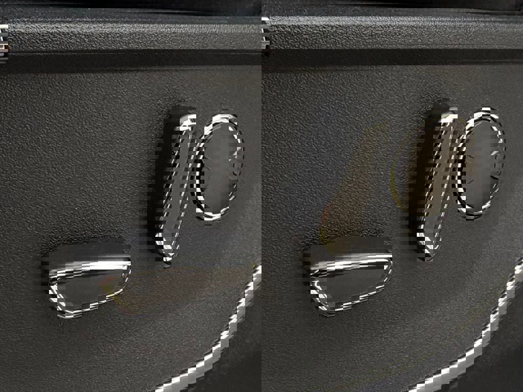 Used 2025 Ford F150 Raptor image 6