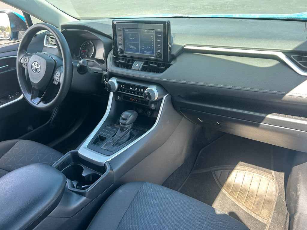 Used 2021 Toyota RAV4 XLE AWD/4WD image 32