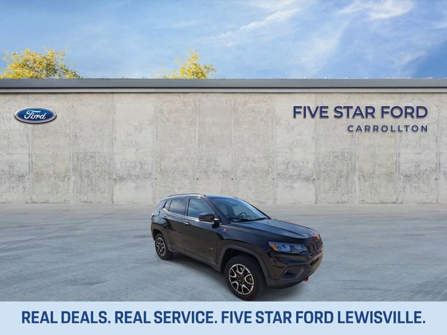 Used 2024 Jeep Compass Trailhawk image 2