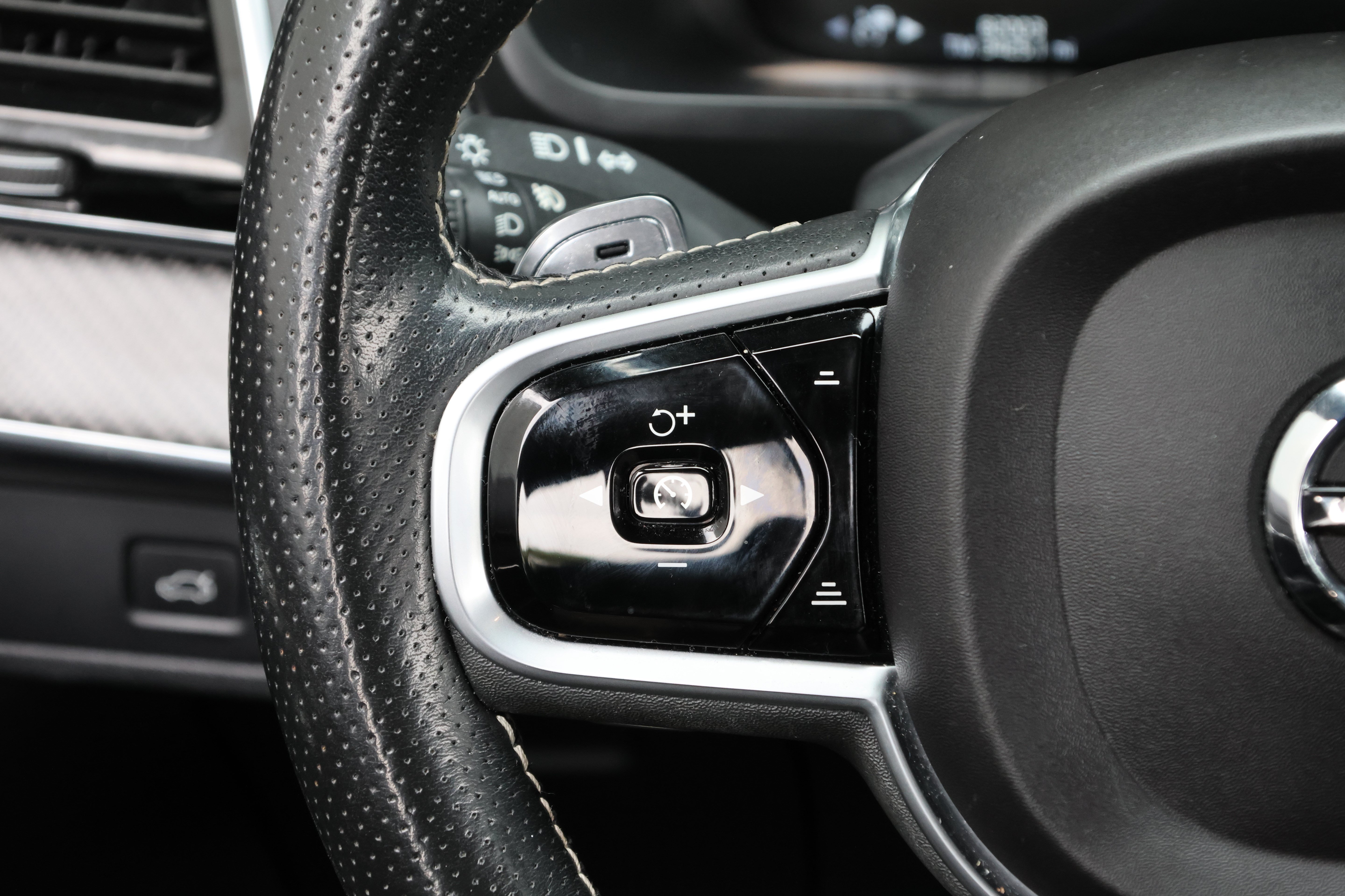 Used 2019 Volvo XC90 T6 R-Design w/ Advanced Package AWD/4WD image 18