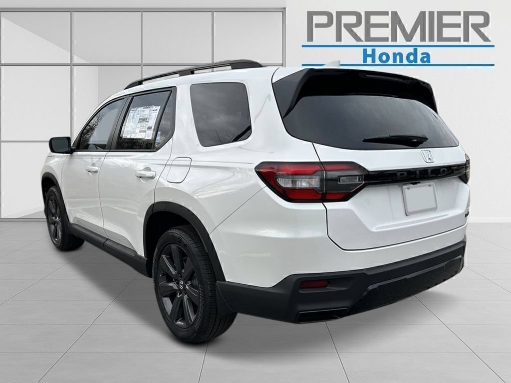 New 2026 Honda Pilot Sport image 3