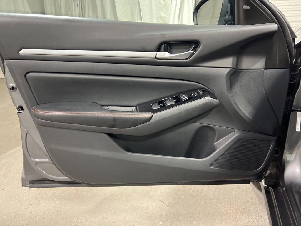 Used 2025 Nissan Altima 2.5 SR image 22