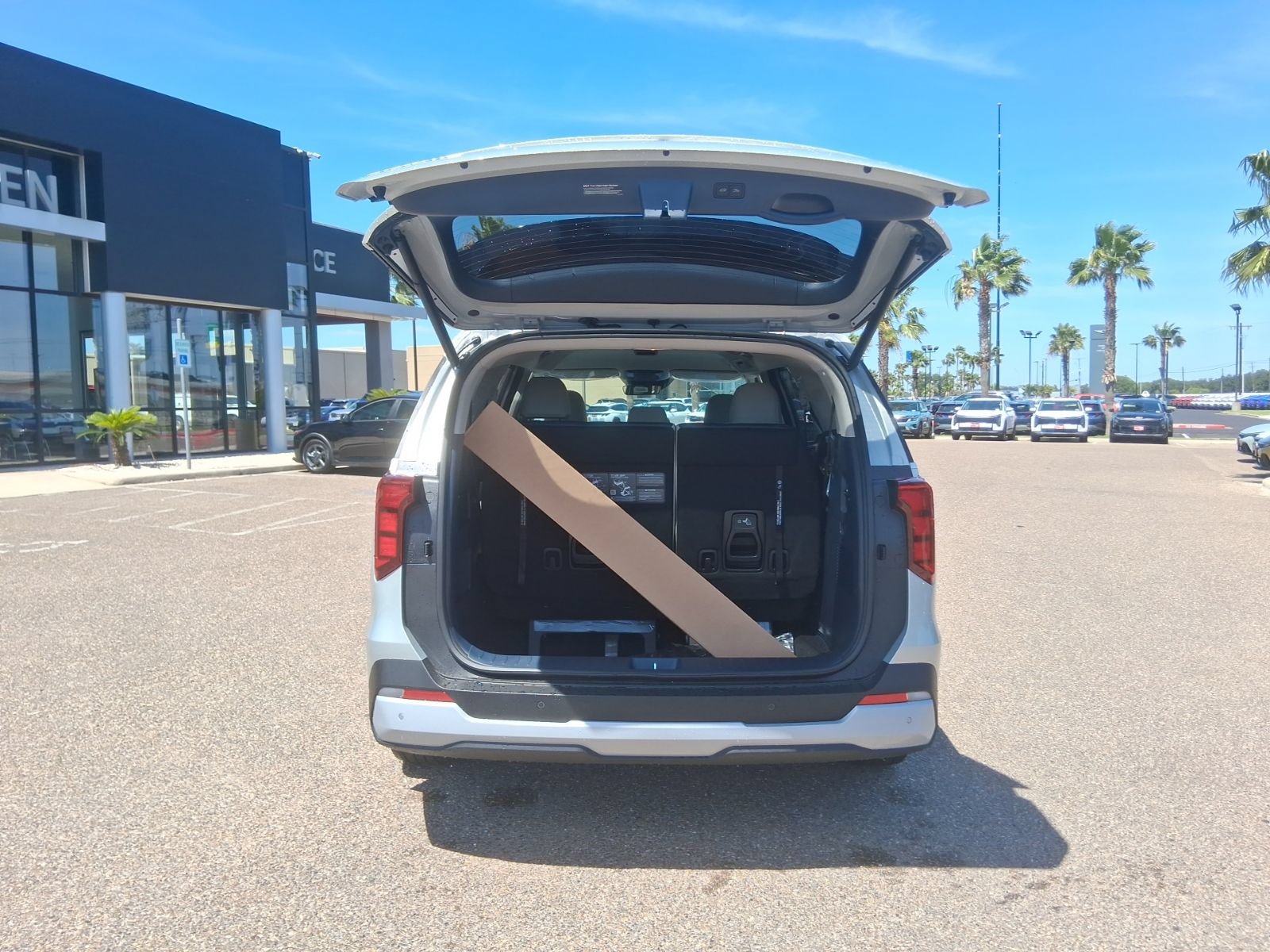 New 2026 Kia Carnival EX FWD image 5