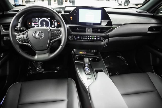 Certified 2025 Lexus UX 300h FWD w/ Accessory Package (Z2) image 18