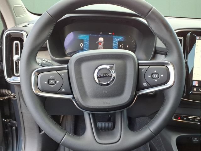 New 2026 Volvo XC40 B5 Core AWD/4WD image 17