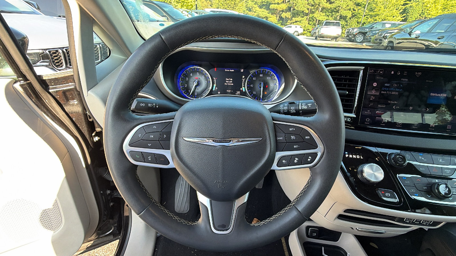 Used 2024 Chrysler Pacifica Touring-L FWD image 26