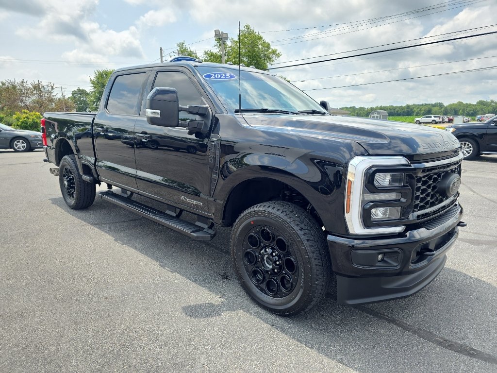 Used 2025 Ford F350 Lariat w/ Black Appearance Package AWD/4WD image 4