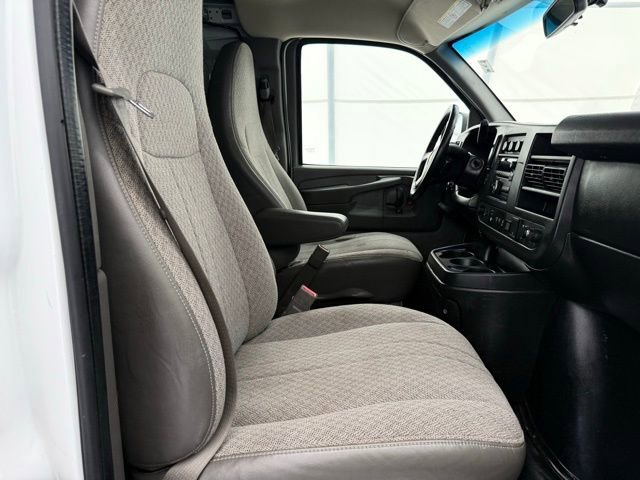 Used 2015 Chevrolet Express 2500 image 16