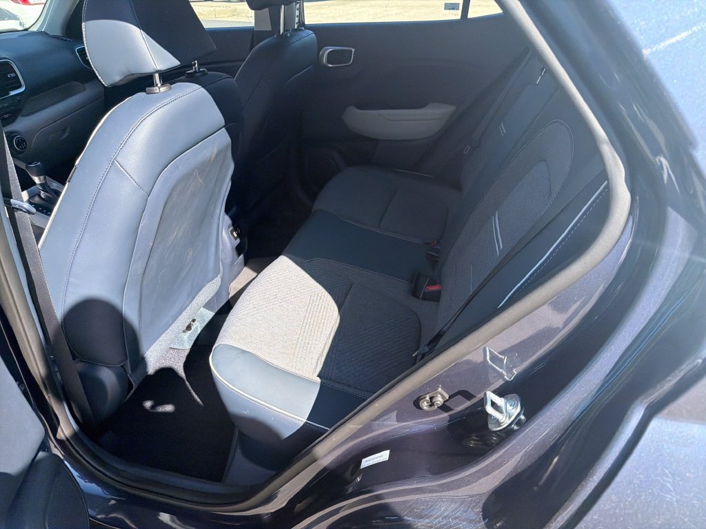 Used 2025 Hyundai Venue Limited FWD image 14