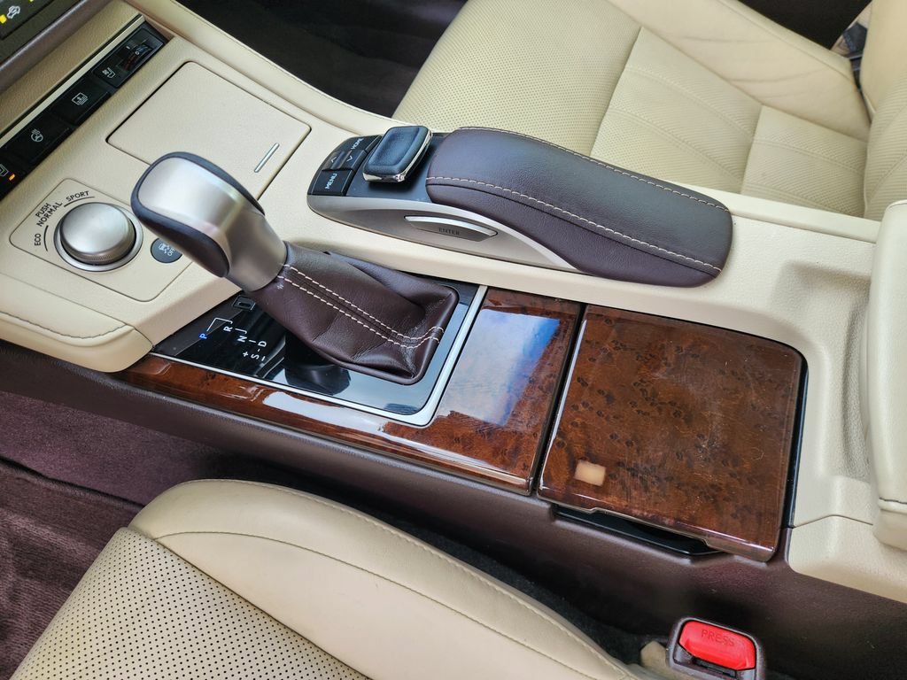 Used 2016 Lexus ES 350 w/ Luxury Package w/Wood Trim FWD image 19