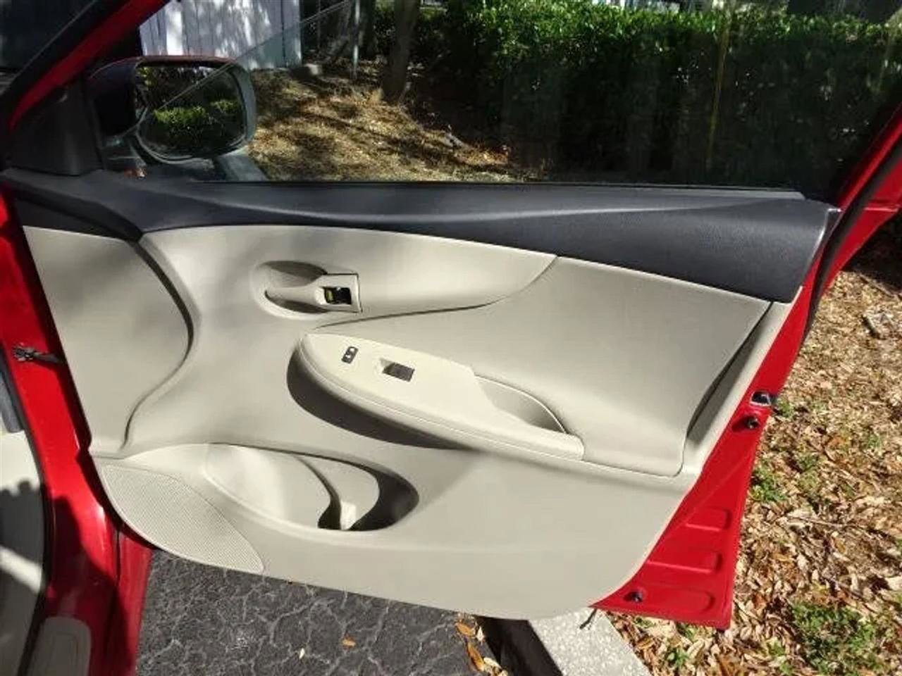 Used 2013 Toyota Corolla L image 25