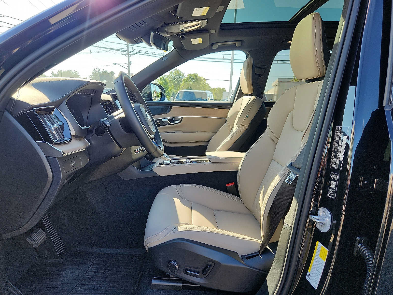Used 2026 Volvo XC90 B6 Plus w/ Protection Package Premier AWD/4WD image 13