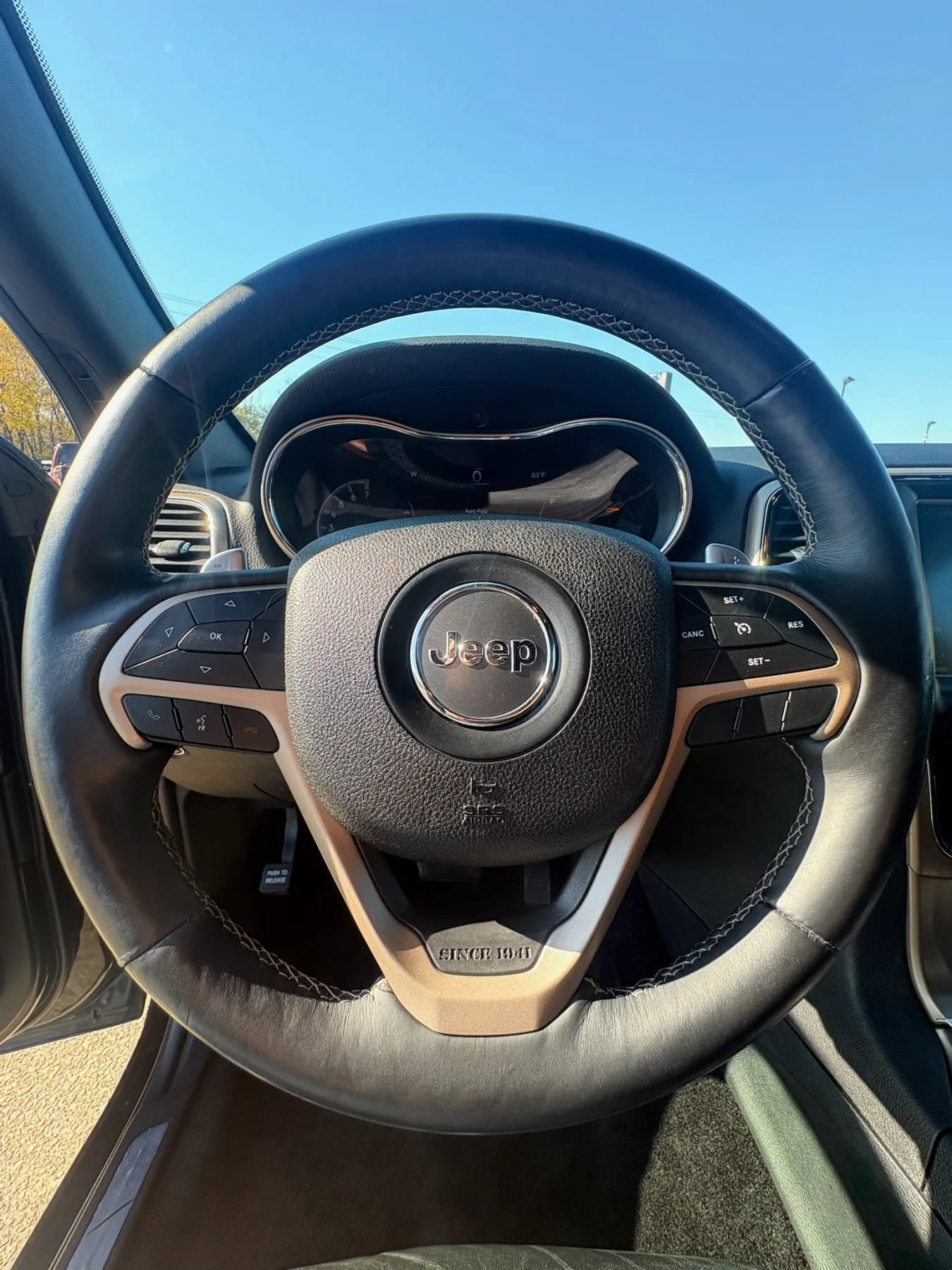 Used 2017 Jeep Grand Cherokee Limited AWD/4WD image 16
