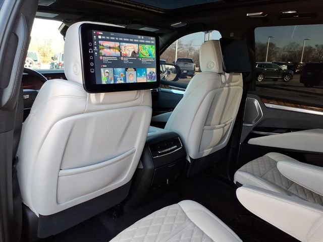 Used 2025 Cadillac Escalade Sport Platinum w/ LPO, ONYX Package image 15