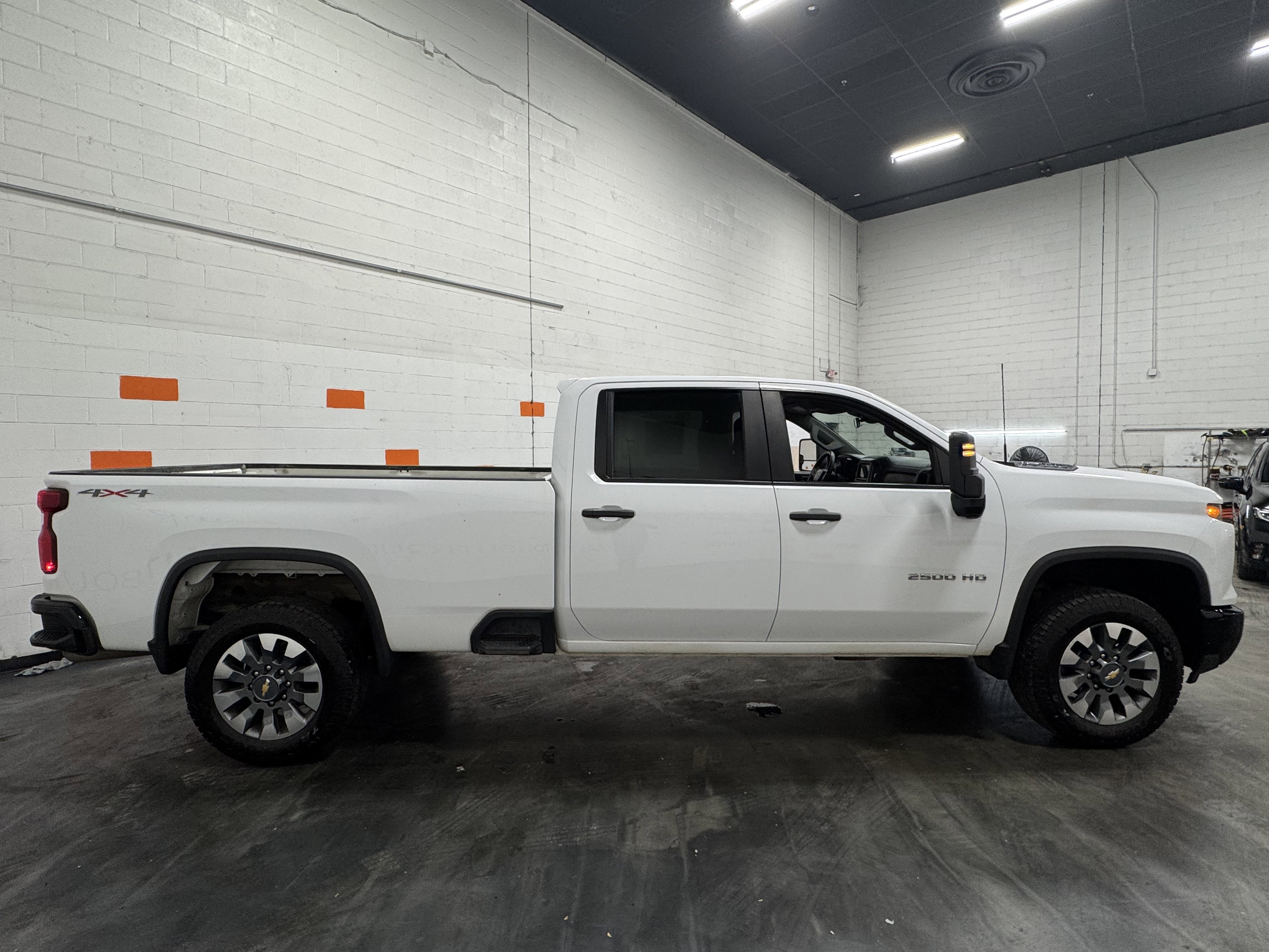 Used 2024 Chevrolet Silverado 2500 Custom w/ Custom Convenience Package image 9