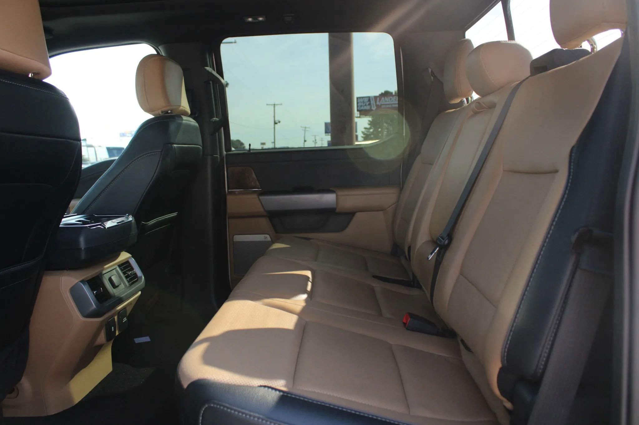 Used 2022 Ford F150 Lariat image 12