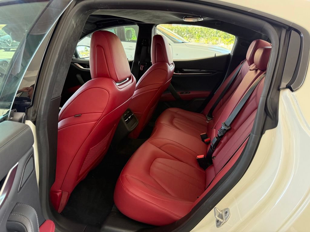 Certified 2022 Maserati Ghibli Modena RWD image 9