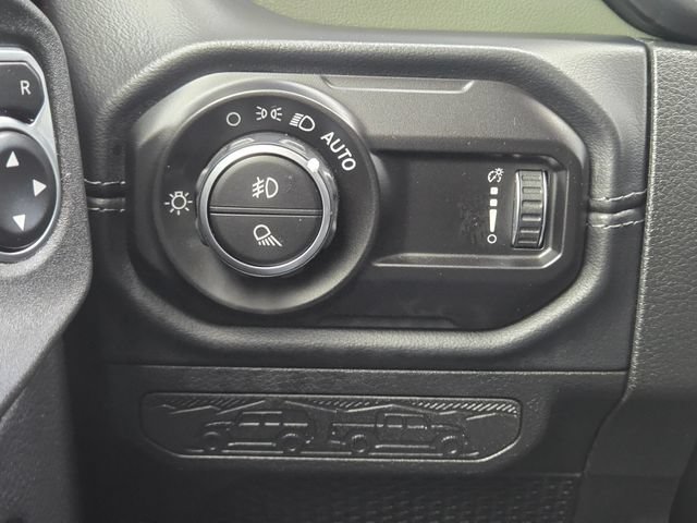 Used 2025 Jeep Gladiator Mojave AWD/4WD image 21