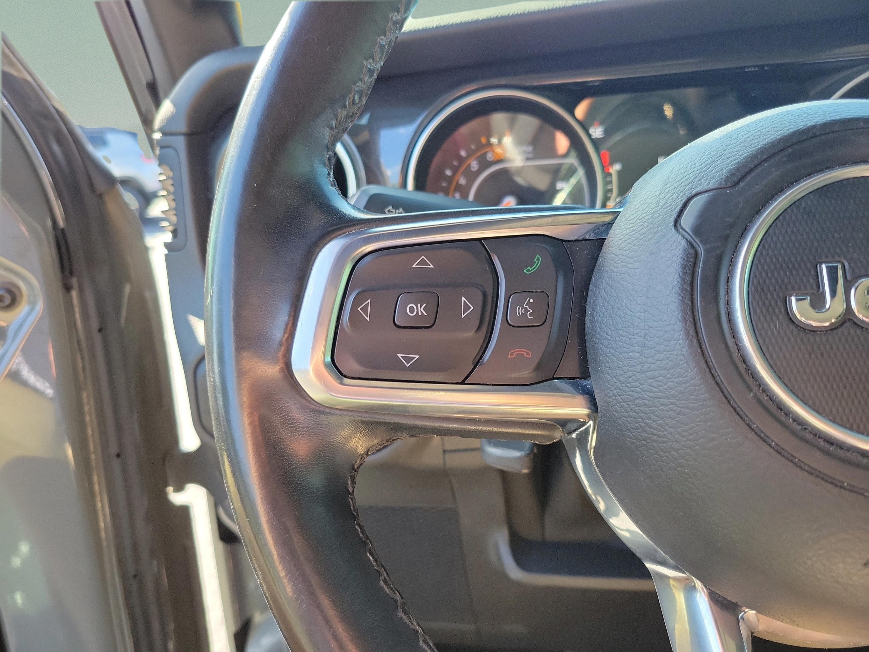 Used 2020 Jeep Wrangler Unlimited Sahara AWD/4WD image 13