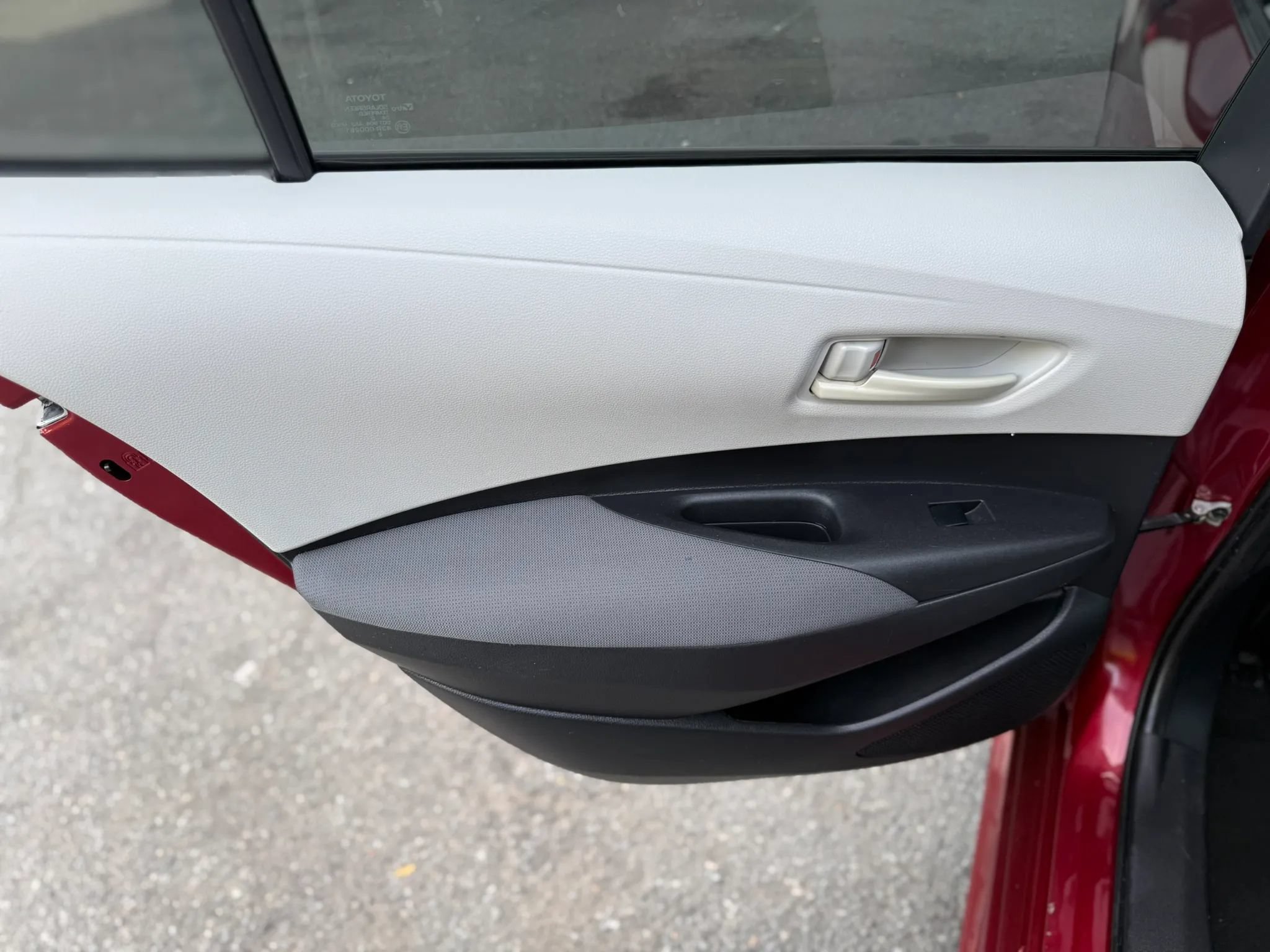 Used 2022 Toyota Corolla LE FWD image 23