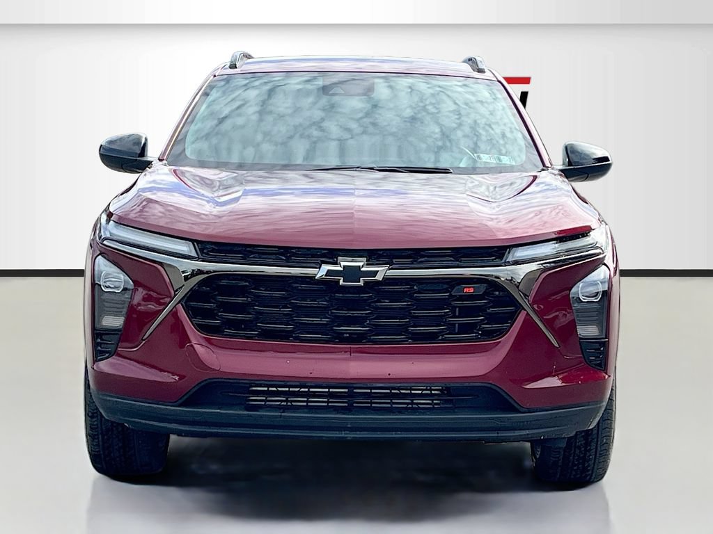 Used 2024 Chevrolet Trax RS w/ Driver Confidence Package FWD image 2