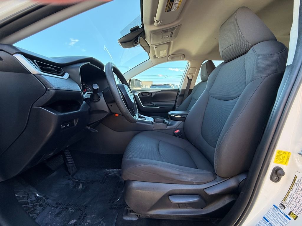 Used 2021 Toyota RAV4 LE image 24