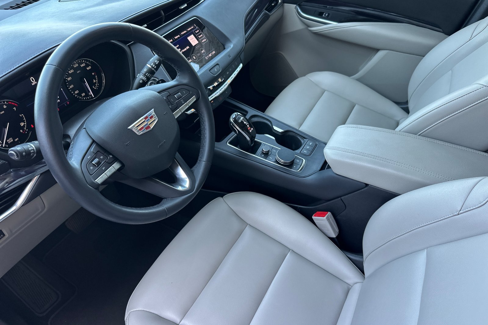 Used 2021 Cadillac XT4 Luxury w/ Driver Awareness Package FWD image 9